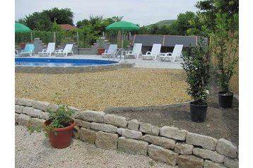 Bulgaria Privát Nevsha, Exterior